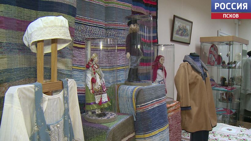 В Псковском доме ремесел открылась выставка "На крыльях русских традиций" В Псковском доме ремесел открылась выставка "На крыльях русских традиций"