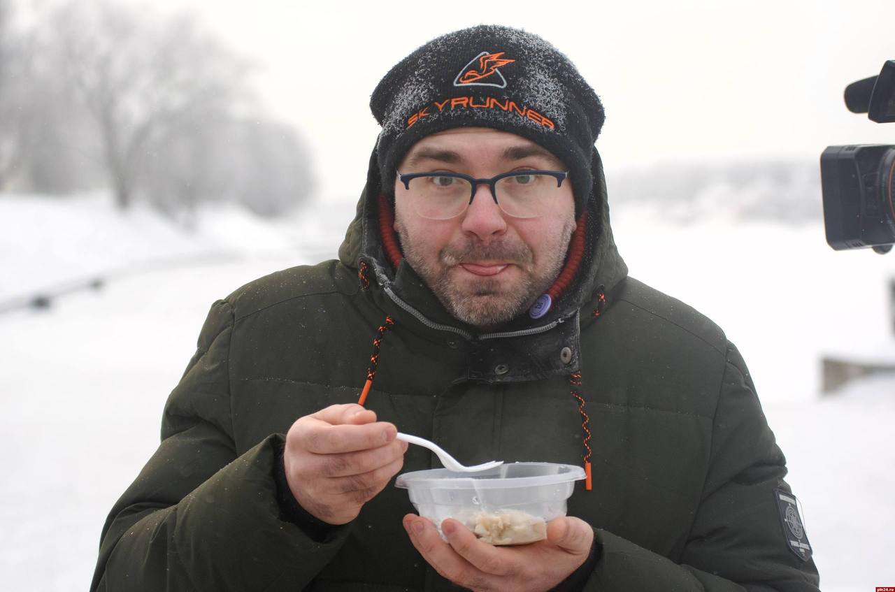 Более 1,5 тысяч пельменей слепили волонтёры для забега на 5 вёрст в Пскове Более 1,5 тысяч пельменей слепили волонтёры для забега на 5 вёрст в Пскове