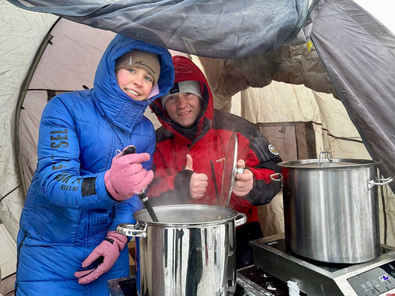 Более 1,5 тысяч пельменей слепили волонтёры для забега на 5 вёрст в Пскове Более 1,5 тысяч пельменей слепили волонтёры для забега на 5 вёрст в Пскове