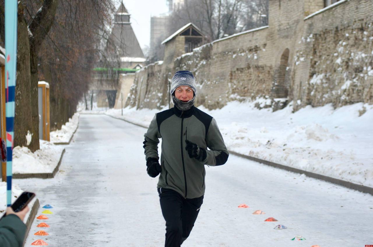 Более 1,5 тысяч пельменей слепили волонтёры для забега на 5 вёрст в Пскове Более 1,5 тысяч пельменей слепили волонтёры для забега на 5 вёрст в Пскове