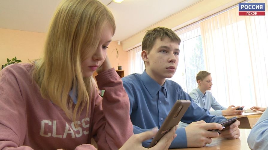 Нельзя запрещать соцсети и интернет для детей, а нужно объяснять правила поведения во всемирной паутине