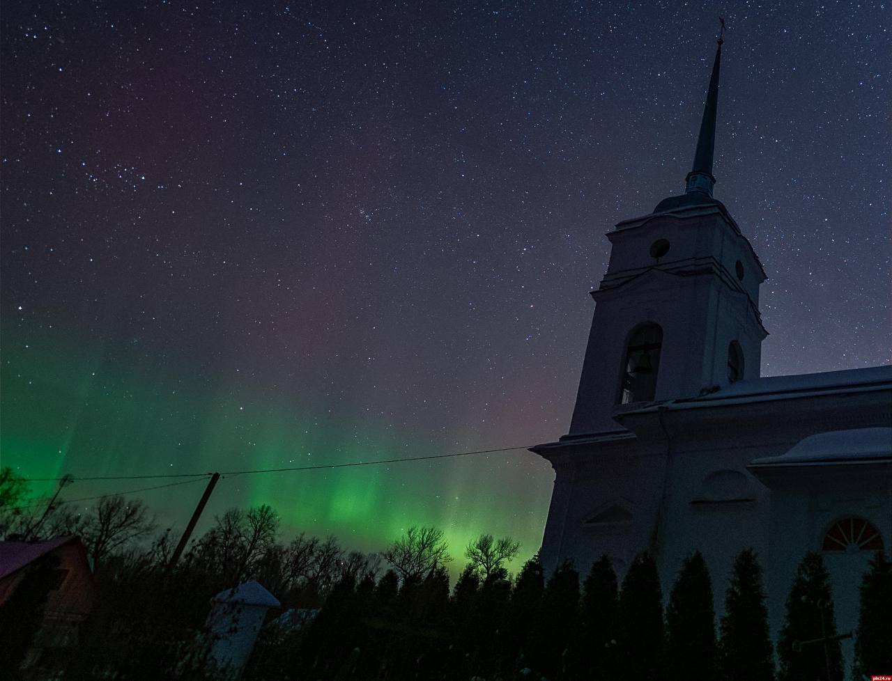 Полярное сияние запечатлели в Гдовском округе Полярное сияние запечатлели в Гдовском округе