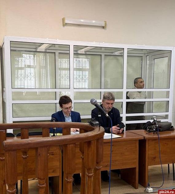 Суд продолжает рассматривать жалобу на назначение Льву Шлосбергу* 420 часов обязательных работ