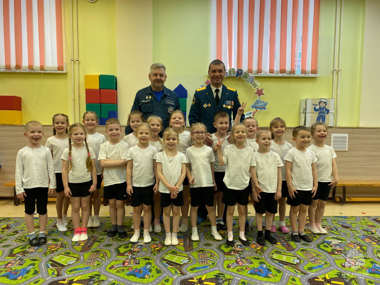 Огнеборцы в гостях у малышей Огнеборцы в гостях у малышей