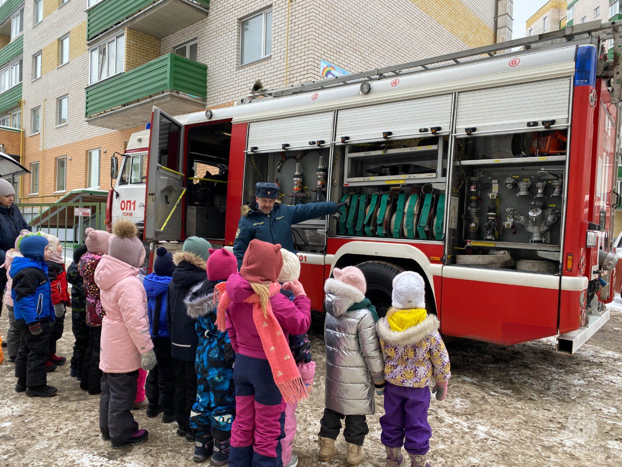 Огнеборцы в гостях у малышей Огнеборцы в гостях у малышей