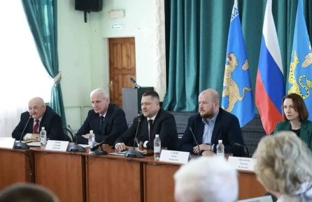 Елкин Борис: Вместе с Губернатором Псковской области Михаилом Ведерниковым, председателем Псковского областного Собрания депутатов Александром Котовым встретились с городскими парламентариями