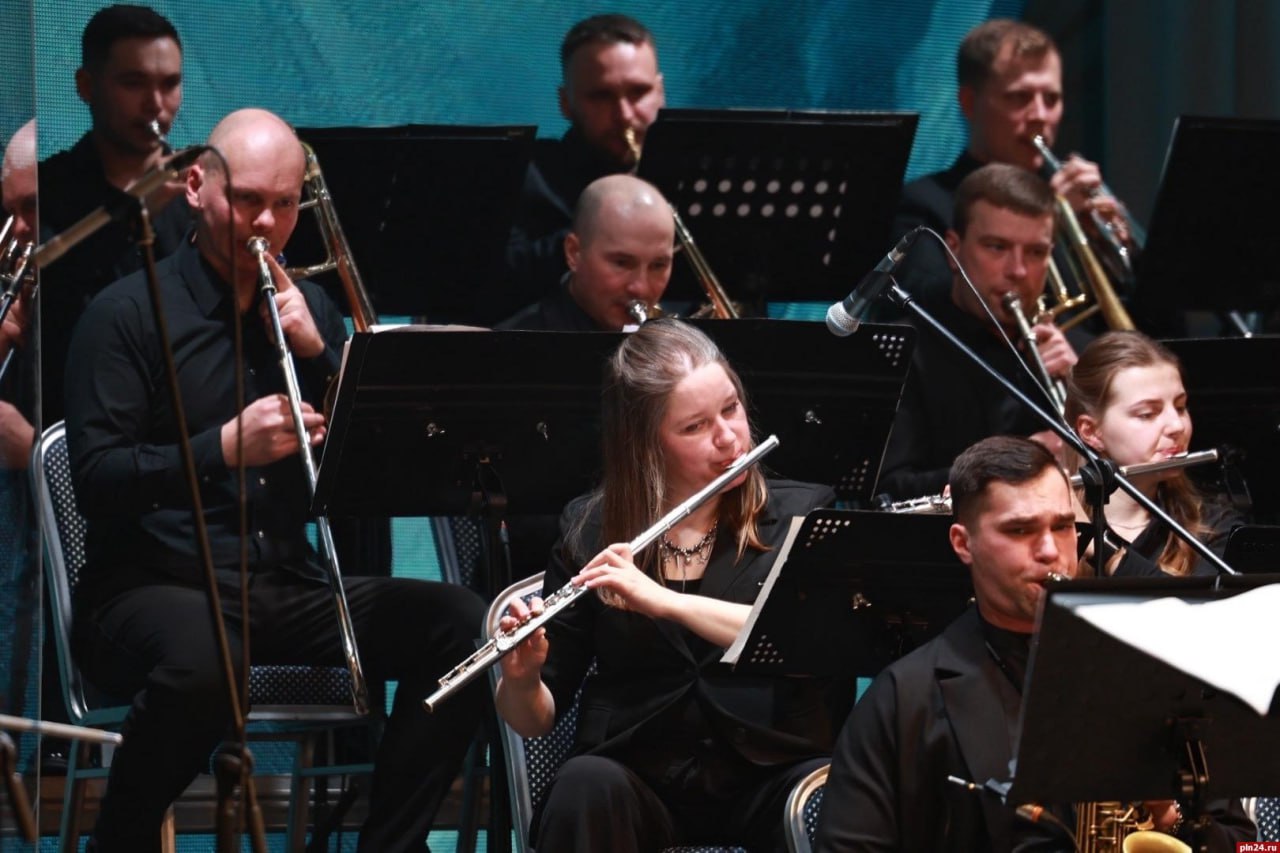 Эстрадно-джазовый оркестр Псковской области исполнил программу «Посвящение Владимиру Высоцкому» Эстрадно-джазовый оркестр Псковской области исполнил программу «Посвящение Владимиру Высоцкому»