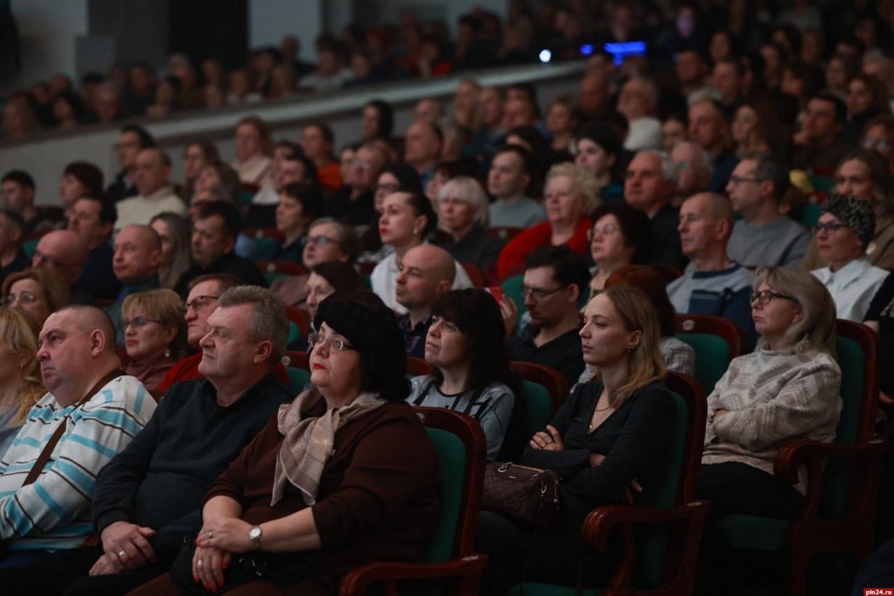 Эстрадно-джазовый оркестр Псковской области исполнил программу «Посвящение Владимиру Высоцкому» Эстрадно-джазовый оркестр Псковской области исполнил программу «Посвящение Владимиру Высоцкому»