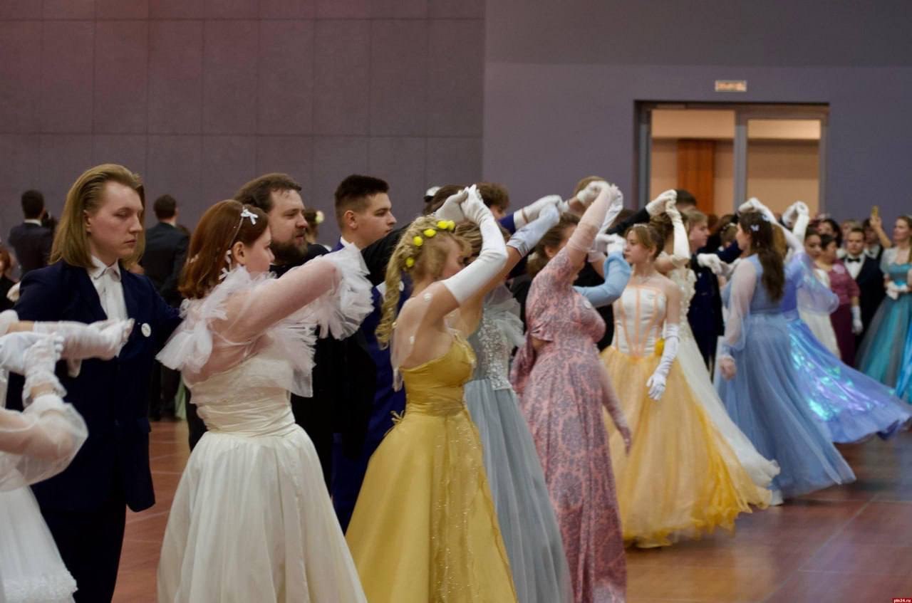 Молодёжный совет #МЧСПсков принял участие в Сретенском бале Молодёжный совет #МЧСПсков принял участие в Сретенском бале