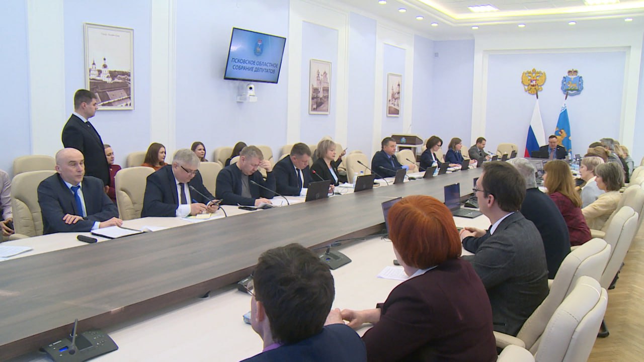 Комитет по законодательству Областного Собрания сегодня рассмотрел 15 вопросов Комитет по законодательству Областного Собрания сегодня рассмотрел 15 вопросов