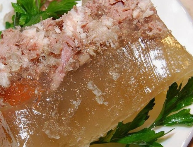 Как приготовить вкусный бюджетный холодец на Новый год