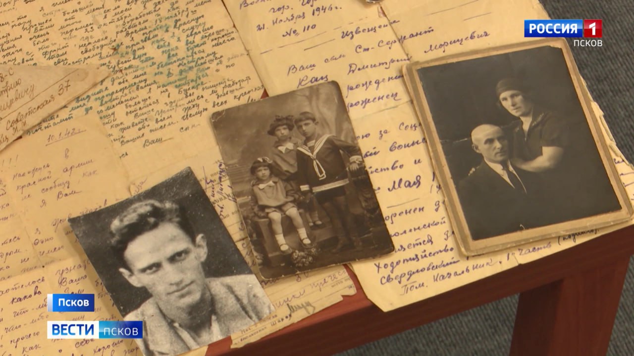Заслуженный работник культуры Псковской области Вячеслав Рахман передал Псковскому музею-заповеднику экспонаты из своего семейного архива