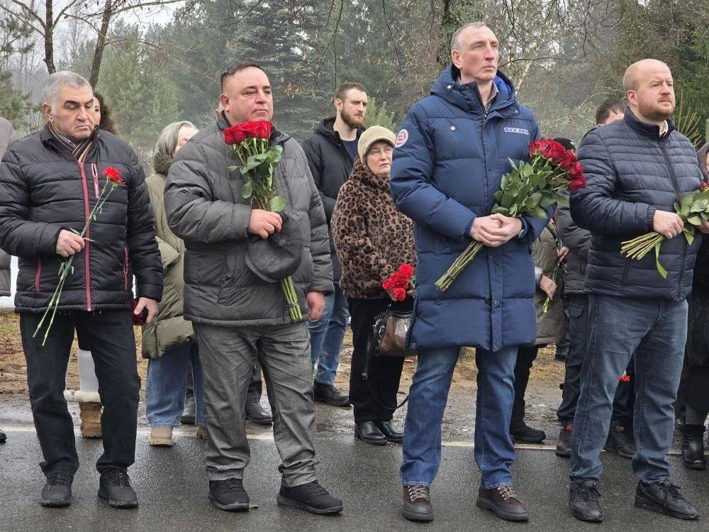 Траурный митинг, посвященный 26-й годовщине бессмертного подвига десантников 6-й роты 104-го парашютно-десантного полка 76-й дивизии ВДВ, прошел на Орлецовском кладбище в Пскове 1 марта Траурный митинг, посвященный 26-й годовщине бессмертного подвига десантников 6-й роты 104-го парашютно-десантного полка 76-й дивизии ВДВ, прошел на Орлецовском кладбище в Пскове 1 марта