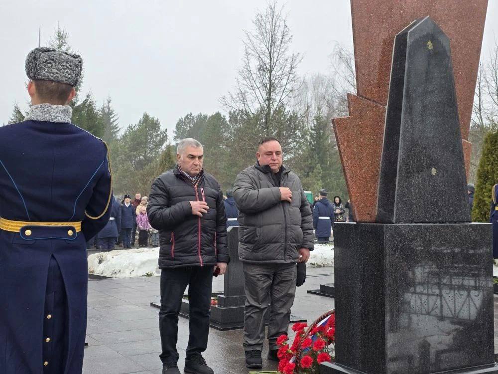 Траурный митинг, посвященный 26-й годовщине бессмертного подвига десантников 6-й роты 104-го парашютно-десантного полка 76-й дивизии ВДВ, прошел на Орлецовском кладбище в Пскове 1 марта Траурный митинг, посвященный 26-й годовщине бессмертного подвига десантников 6-й роты 104-го парашютно-десантного полка 76-й дивизии ВДВ, прошел на Орлецовском кладбище в Пскове 1 марта