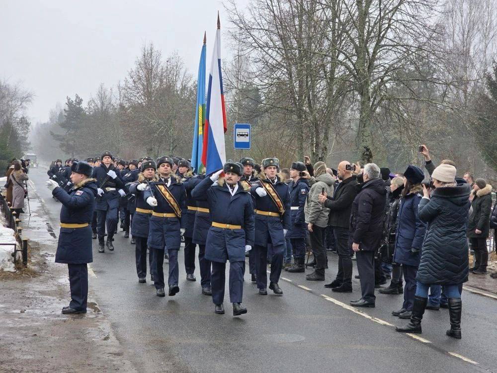 Траурный митинг, посвященный 26-й годовщине бессмертного подвига десантников 6-й роты 104-го парашютно-десантного полка 76-й дивизии ВДВ, прошел на Орлецовском кладбище в Пскове 1 марта Траурный митинг, посвященный 26-й годовщине бессмертного подвига десантников 6-й роты 104-го парашютно-десантного полка 76-й дивизии ВДВ, прошел на Орлецовском кладбище в Пскове 1 марта