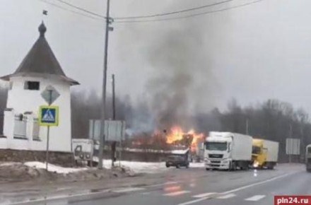 Пожар в деревне Феофилова Пустынь произошёл из-за неаккуратного обращения с огнём