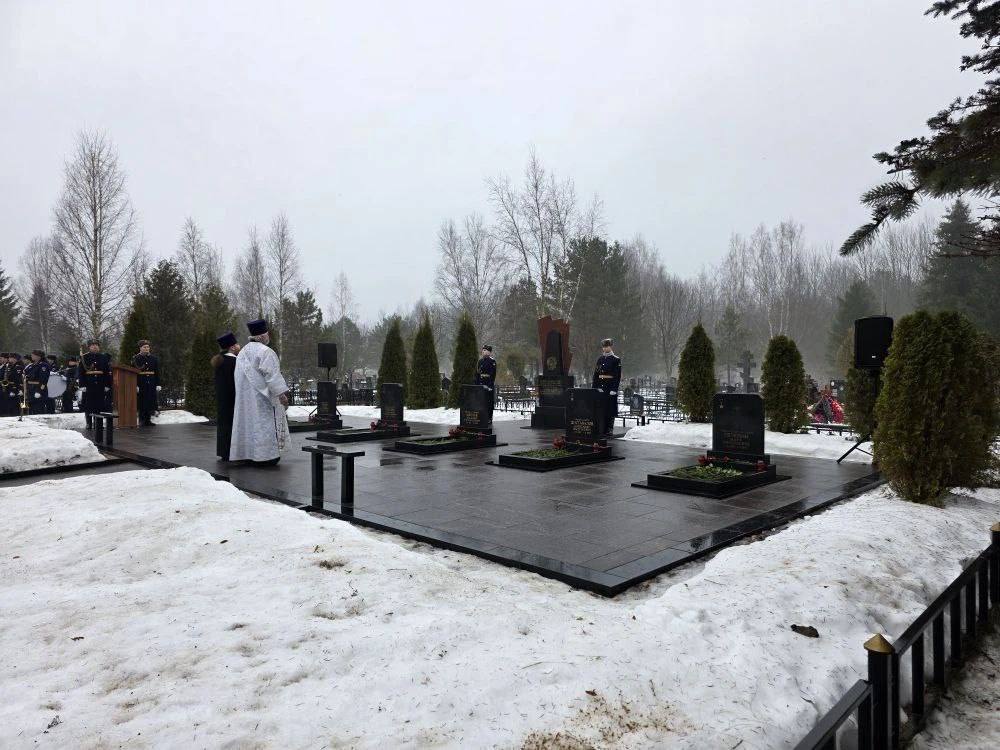 Траурный митинг, посвященный 26-й годовщине бессмертного подвига десантников 6-й роты 104-го парашютно-десантного полка 76-й дивизии ВДВ, прошел на Орлецовском кладбище в Пскове 1 марта Траурный митинг, посвященный 26-й годовщине бессмертного подвига десантников 6-й роты 104-го парашютно-десантного полка 76-й дивизии ВДВ, прошел на Орлецовском кладбище в Пскове 1 марта