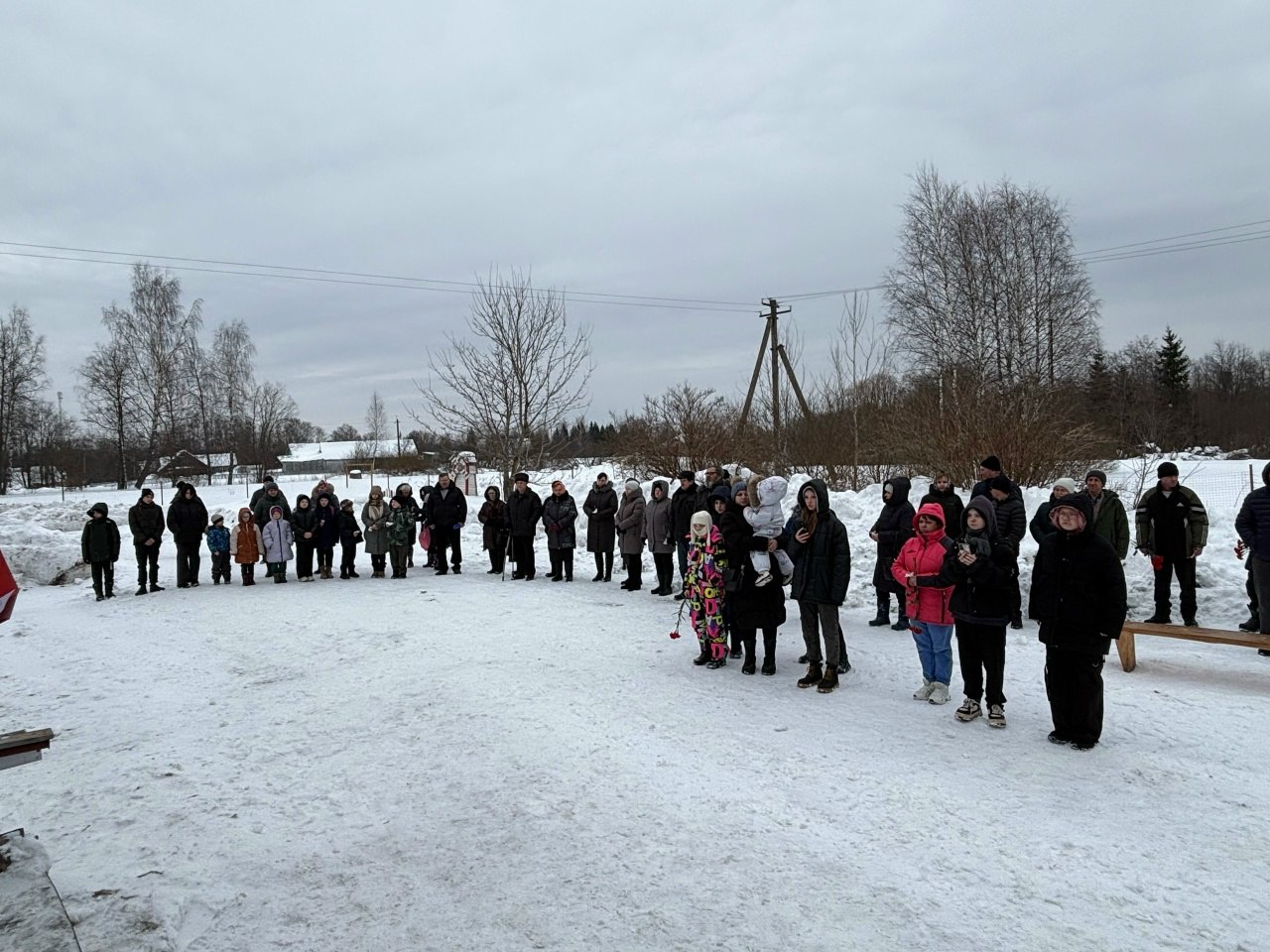Мемориальную доску выпускнику Руслану Булину открыли в Вязовской школе в Новосокольническом районе Мемориальную доску выпускнику Руслану Булину открыли в Вязовской школе в Новосокольническом районе