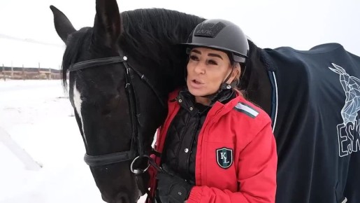 Губернатор Псковской области Михаил Ведерников подарил коня школе олимпийского резерва «Надежда»