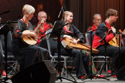 ����� 5 ����� �������� �������� �������� 52-�� ��������� ������� ������ ����� �.�. ����������� � �.�. ��������-���������