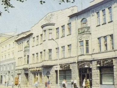 Елкин Борис: Прогуливаясь по Октябрьскому проспекту, мы ежедневно проходим мимо зданий с удивительной судьбой