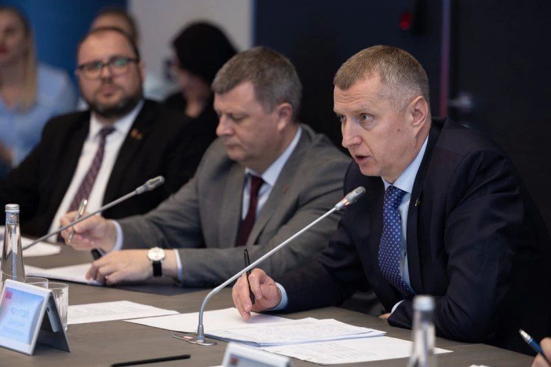 Губернатор Псковской области Михаил Ведерников и Глава Администрации Президента Республики Беларусь Дмитрий Крутой обсудили перспективы развития двустороннего сотрудничества Губернатор Псковской области Михаил Ведерников и Глава Администрации Президента Республики Беларусь Дмитрий Крутой обсудили перспективы развития двустороннего сотрудничества