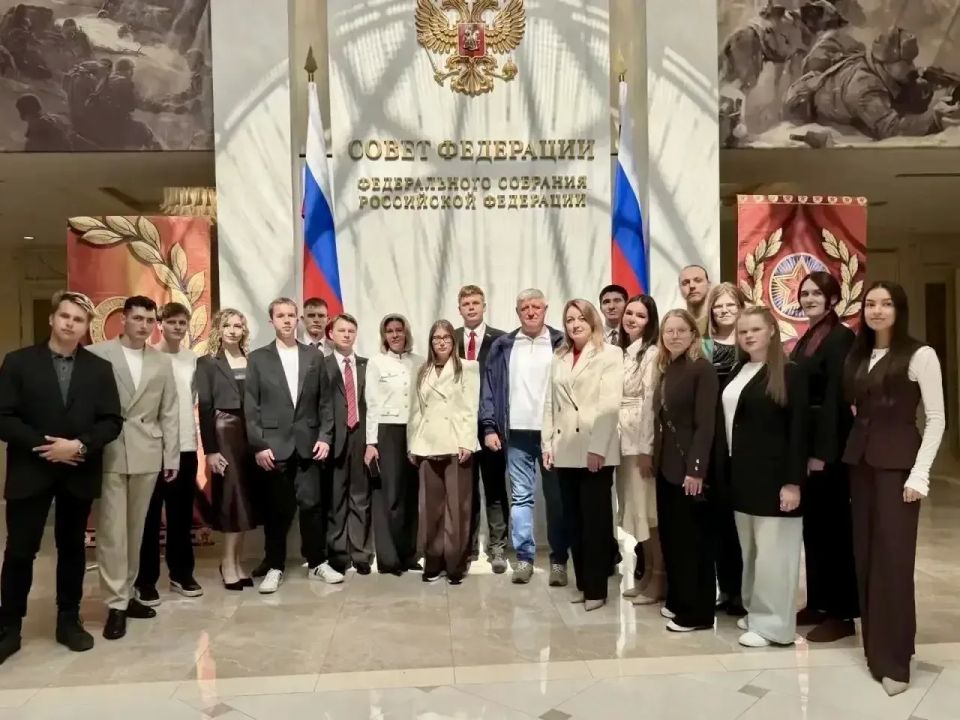 Михаил Ведерников: На недавней встрече поручил нашему сенатору Наталье МЕЛЬНИКОВОЙ организовать для Совета по молодёжной политике при Псковской городской Думе поездку в Москву – познакомить с работой Совета Федерации и...