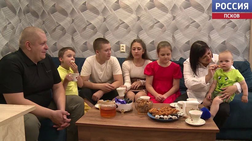 Активные семьи Псковской области приглашают к участию в региональном этапе всероссийского конкурса "Семья года"