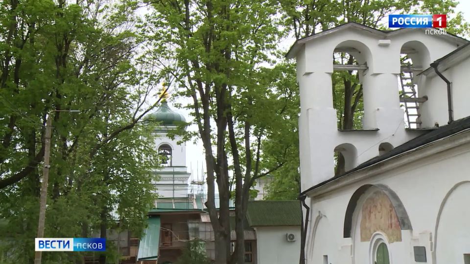 В Стефановской церкви Мирожского монастыря реставраторы завершили основной объем фасадных работ и укрепление кладки древних стен в интерьерах