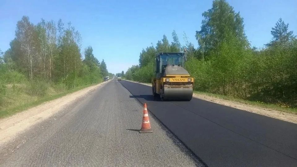 На дороге Остров – Вышгородок – гр. с Латвийской Республикой приступили к укладке асфальта На дороге Остров – Вышгородок – гр. с Латвийской Республикой приступили к укладке асфальта