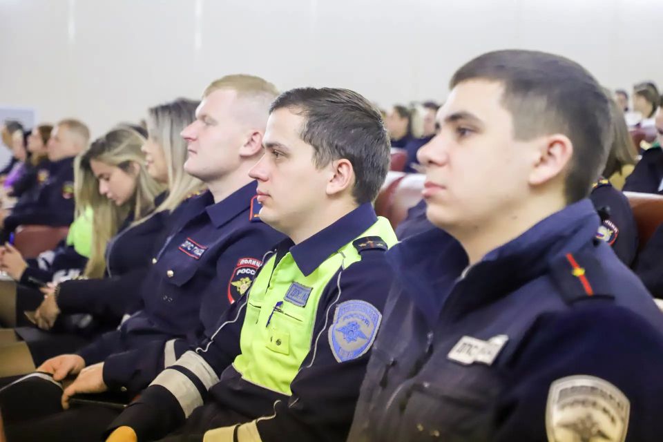 В Управлении МВД России по Псковской области прошло занятие по государственно-правовому информированию В Управлении МВД России по Псковской области прошло занятие по государственно-правовому информированию