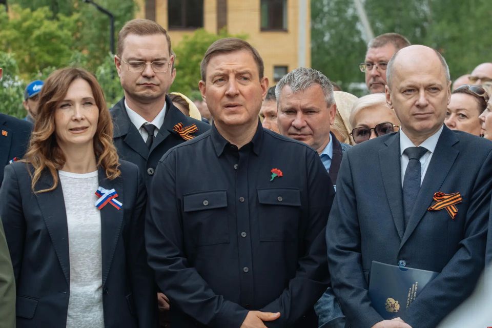 Доблесть вне времени: в Великих Луках открыли мемориал Славы Героев Доблесть вне времени: в Великих Луках открыли мемориал Славы Героев
