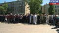 В День памяти и скорби псковичи возложили цветы к Вечному огню на площади Победы