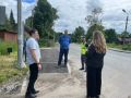 Общественники проверили ход строительства тротуаров в Середке