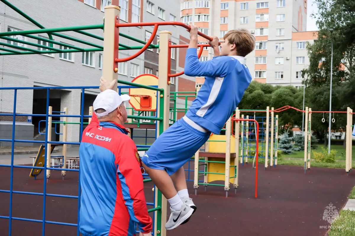 Испытания на силу и выносливость будущих кадетов Испытания на силу и выносливость будущих кадетов