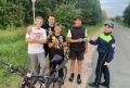 В Опочке полицейские поздравили горожан с Днём семьи, любви и верности