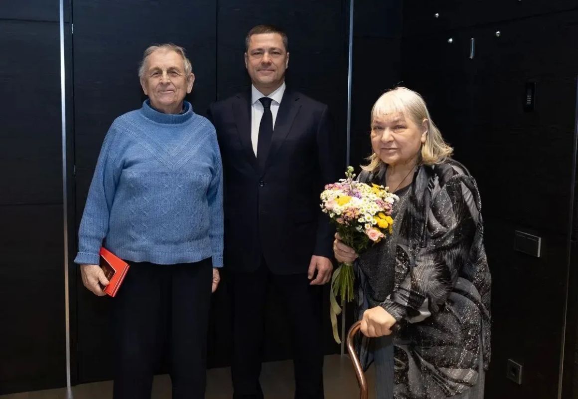 Михаил Ведерников: Власти Латвии, Литвы и Эстонии открыто готовятся к массовой депортации русскоязычных жителей, рассчитывая «окончательно решить русский вопрос» и проблему присутствия «неграждан» на своих территориях Михаил Ведерников: Власти Латвии, Литвы и Эстонии открыто готовятся к массовой депортации русскоязычных жителей, рассчитывая «окончательно решить русский вопрос» и проблему присутствия «неграждан» на своих территориях