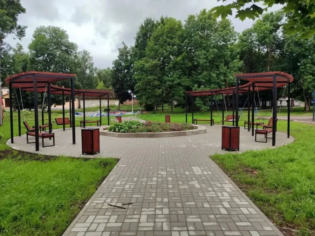 В Невеле благоустроили две общественные территории по федеральному проекту В Невеле благоустроили две общественные территории по федеральному проекту