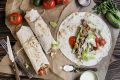 Вкусная шаурма: секреты идеального рецепта с курицей и свежими овощами