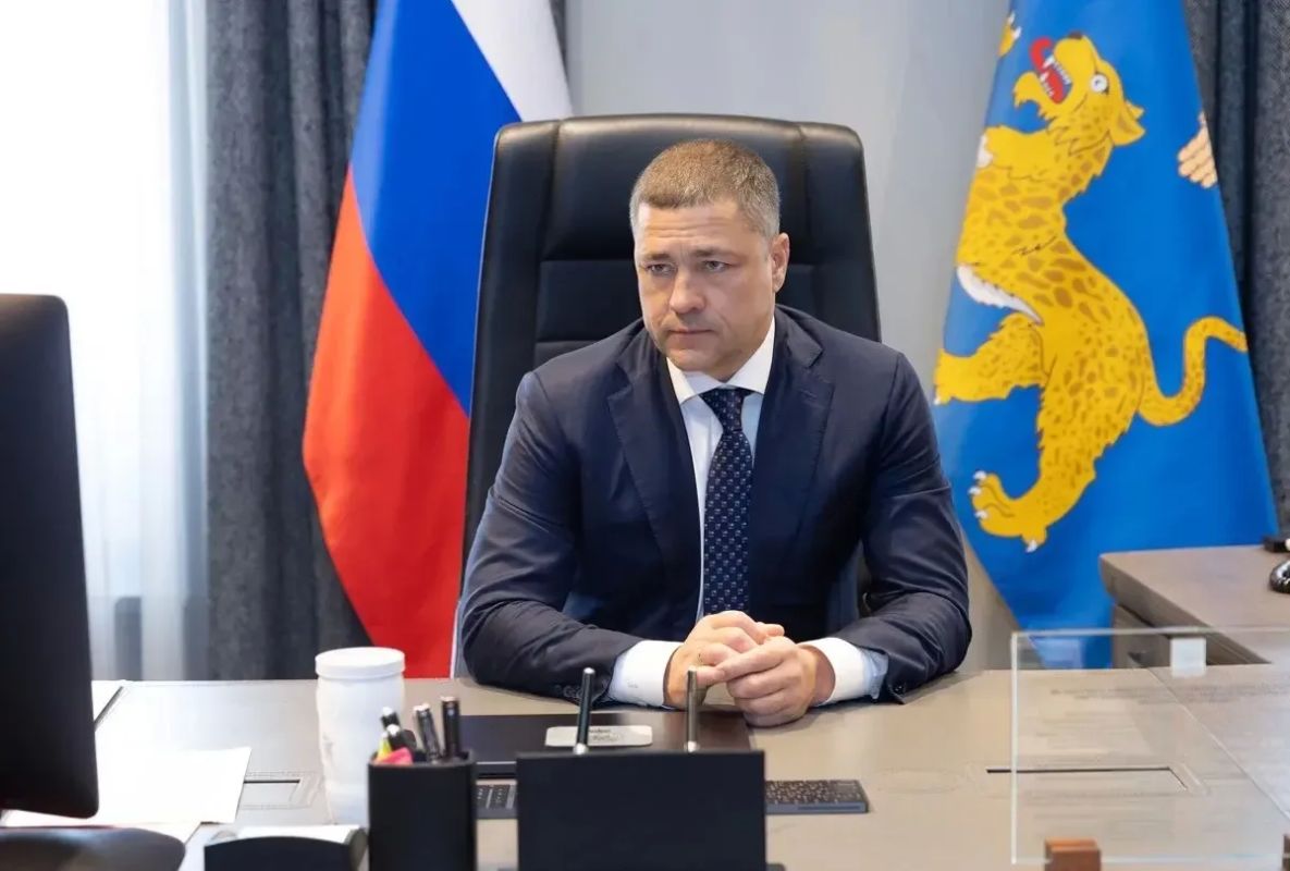 Михаил Ведерников: Подготовку к выпуску электронной карты «ЕКП Псковская» обсудили с начальником Управления цифрового развития и связи Виталием РАХМАНОВЫМ и управляющим Псковским отделением Сбера Владимиром КОМПАНИЙЦЕМ –... Михаил Ведерников: Подготовку к выпуску электронной карты «ЕКП Псковская» обсудили с начальником Управления цифрового развития и связи Виталием РАХМАНОВЫМ и управляющим Псковским отделением Сбера Владимиром КОМПАНИЙЦЕМ –...