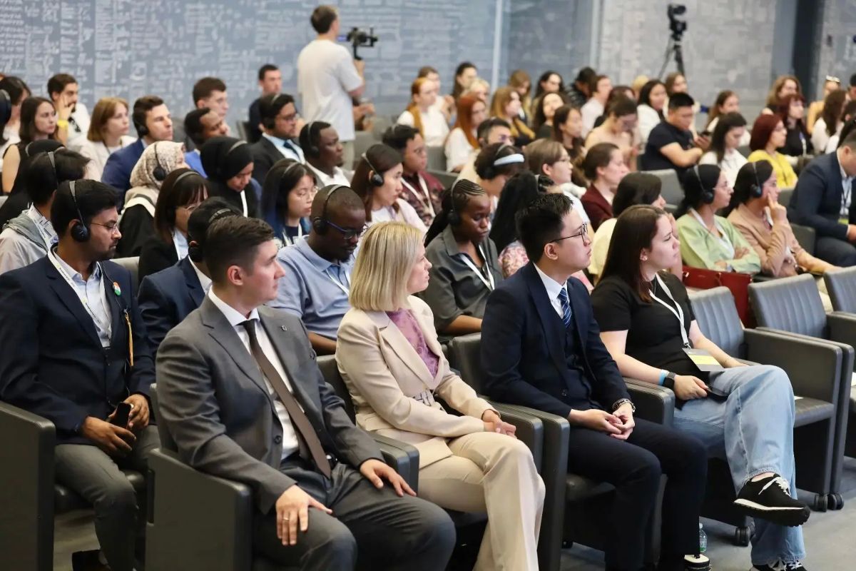 «Летний институт» в четвертый раз объединил молодых преподавателей и исследователей из 27 стран «Летний институт» в четвертый раз объединил молодых преподавателей и исследователей из 27 стран