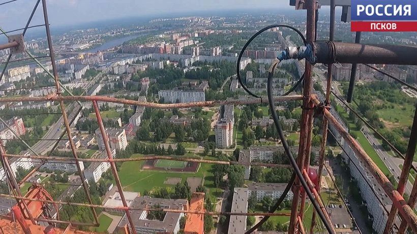 "Разлет краски может достигать 200 метров": водителей Пскова просят выбирать безопасную парковку у Телецентра "Разлет краски может достигать 200 метров": водителей Пскова просят выбирать безопасную парковку у Телецентра