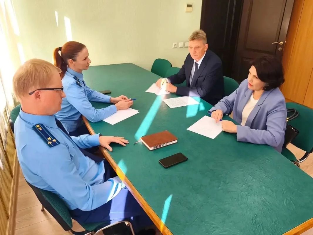 Состоялась рабочая встреча прокурора Псковского района и представителей филиала фонда «Защитники Отечества» Состоялась рабочая встреча прокурора Псковского района и представителей филиала фонда «Защитники Отечества»
