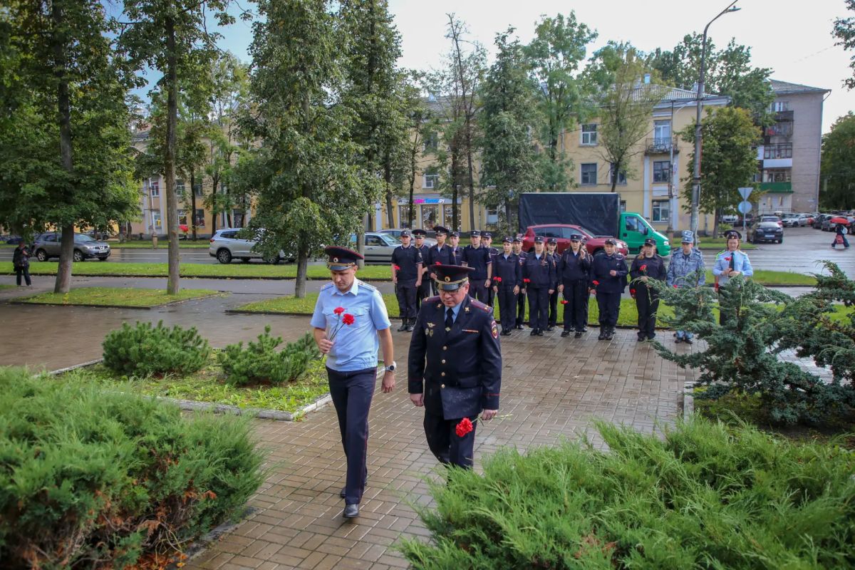Слушатели Центра профессиональной подготовки регионального УМВД России почтили память сотрудников погибших при исполнении служебного долга Слушатели Центра профессиональной подготовки регионального УМВД России почтили память сотрудников погибших при исполнении служебного долга