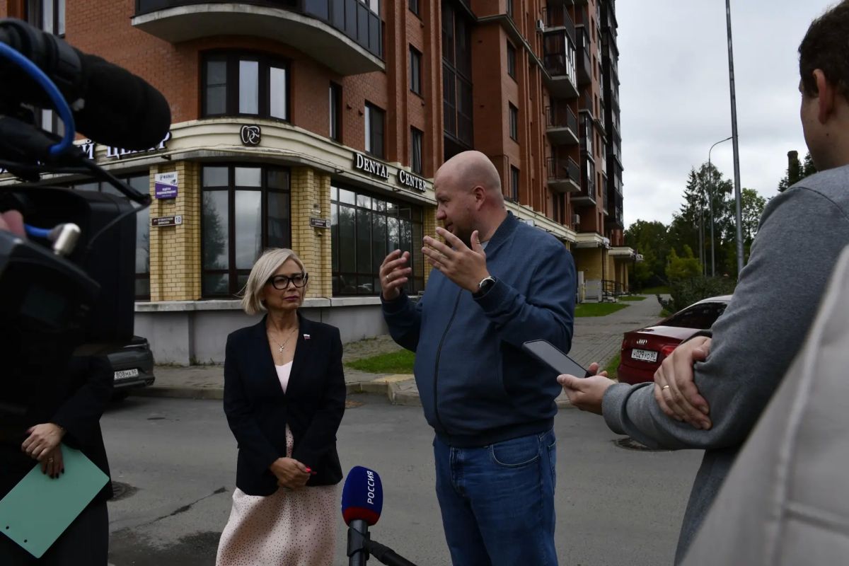 Елкин Борис: С депутатом Псковской городской Думы Натальей Юрченко проехали по ключевым точкам округа № 8 и обсудили волнующие жителей вопросы Елкин Борис: С депутатом Псковской городской Думы Натальей Юрченко проехали по ключевым точкам округа № 8 и обсудили волнующие жителей вопросы