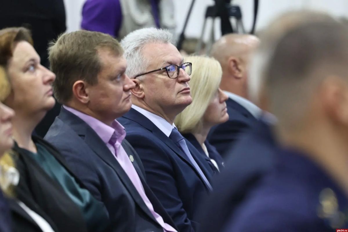 ХХХII конференция реготделения «Единой России», на которой примут Народную программу, проходит в Пскове ХХХII конференция реготделения «Единой России», на которой примут Народную программу, проходит в Пскове