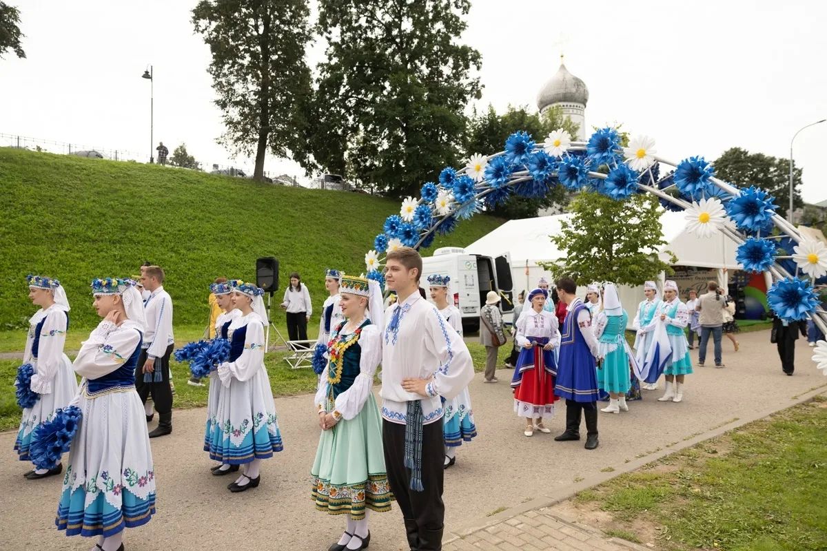 Тысячи гостей посетили выставку-ярмарку «Россия начинается здесь», которая работала в Финском парке Пскова на протяжении всей прошлой недели Тысячи гостей посетили выставку-ярмарку «Россия начинается здесь», которая работала в Финском парке Пскова на протяжении всей прошлой недели