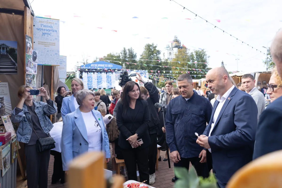 Тысячи гостей посетили выставку-ярмарку «Россия начинается здесь», которая работала в Финском парке Пскова на протяжении всей прошлой недели Тысячи гостей посетили выставку-ярмарку «Россия начинается здесь», которая работала в Финском парке Пскова на протяжении всей прошлой недели