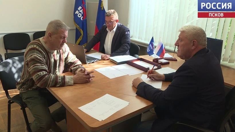 Сенатор Алексей Наумец провел прием граждан: более 20 обращений по выплатам, наградам и лечению Сенатор Алексей Наумец провел прием граждан: более 20 обращений по выплатам, наградам и лечению