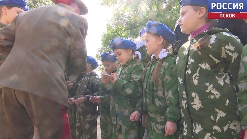 28 юных псковичей вступили в ряды Юнармии в День Бородинского сражения 28 юных псковичей вступили в ряды Юнармии в День Бородинского сражения